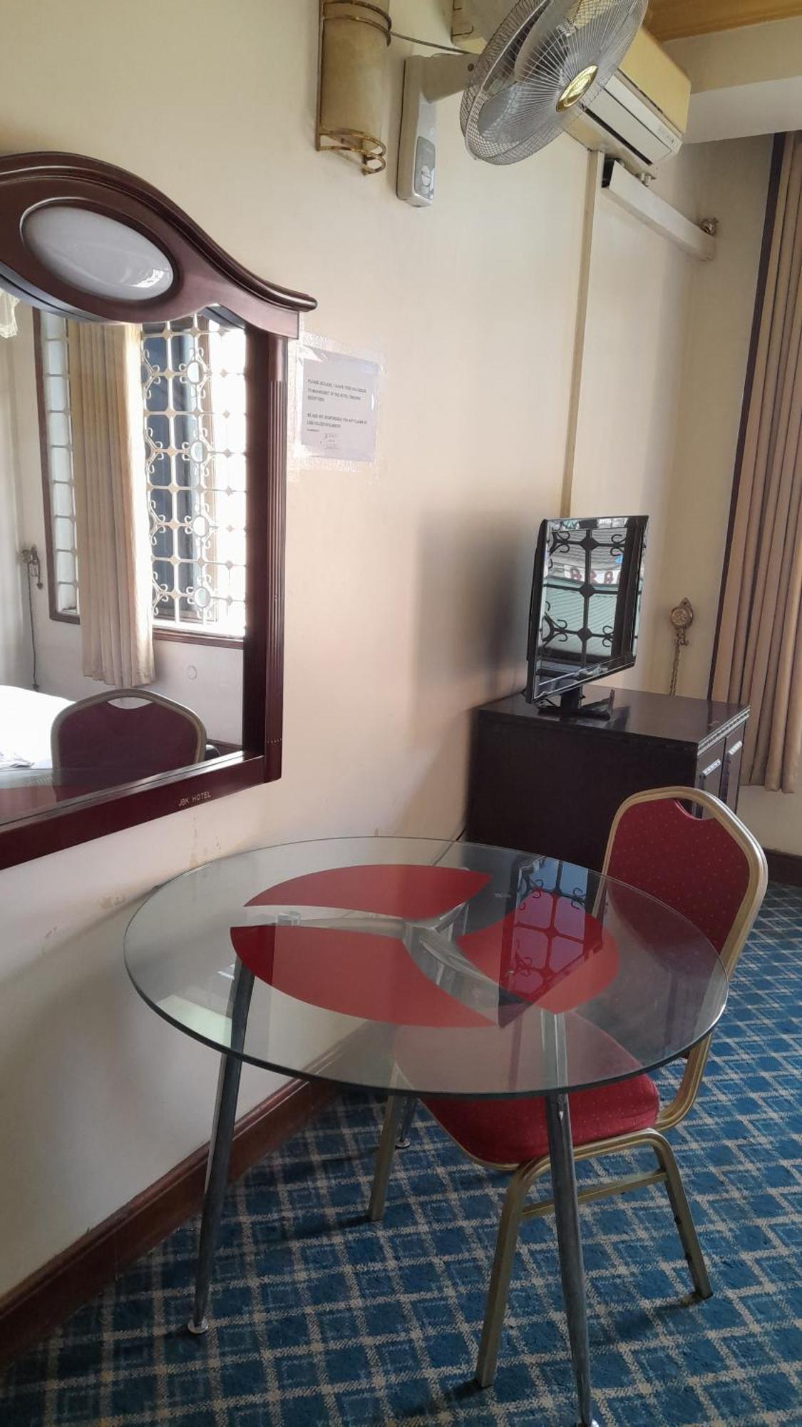 New Jbk Hotel Kampala Zewnętrze zdjęcie